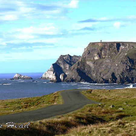 John Eoinin'S Bar And Accommodation Glencolumbkille Exterior photo