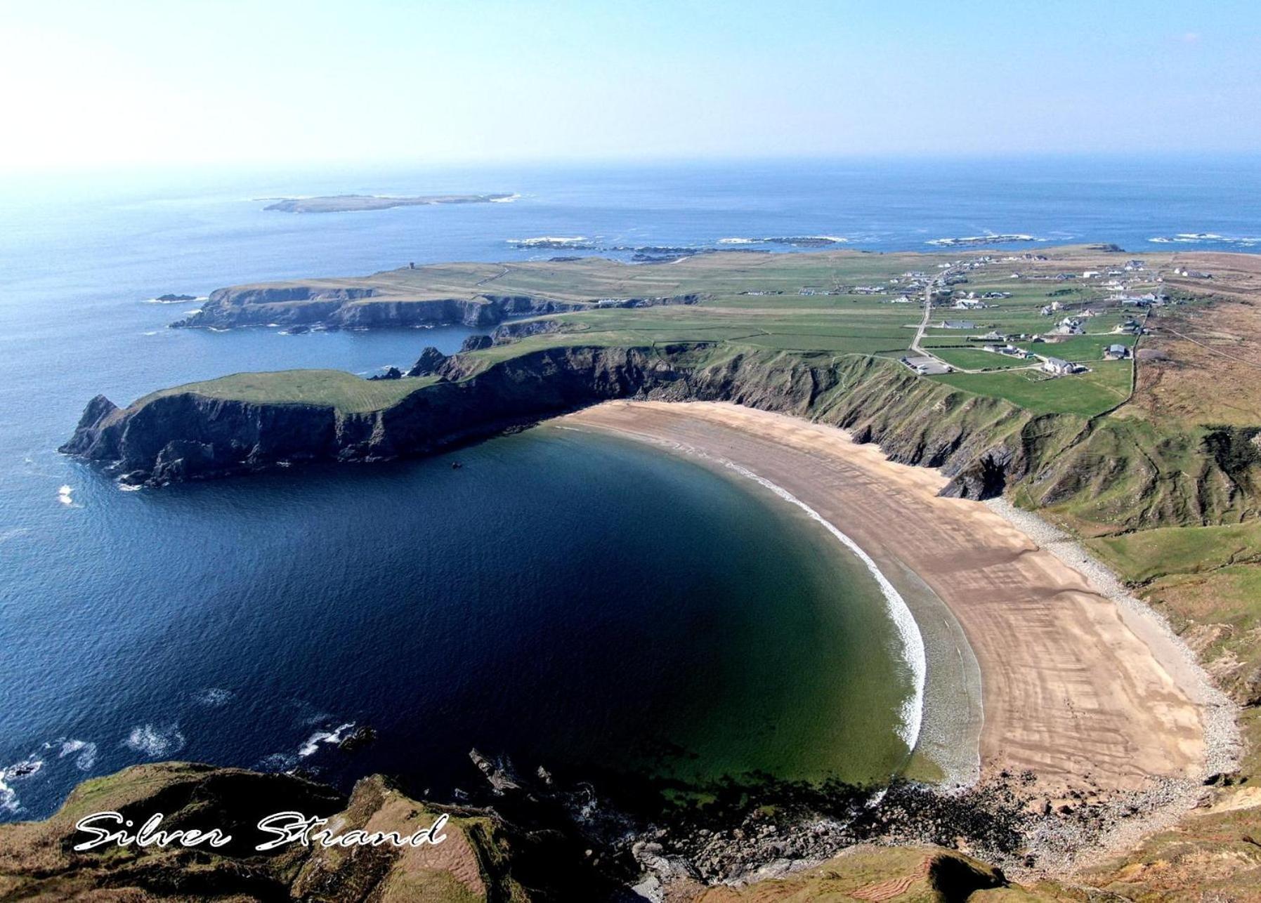 John Eoinin'S Bar And Accommodation Glencolumbkille Exterior photo